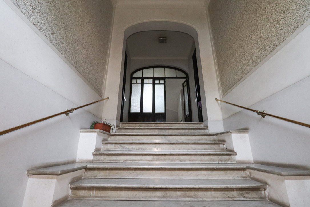 Elevator/Stairs